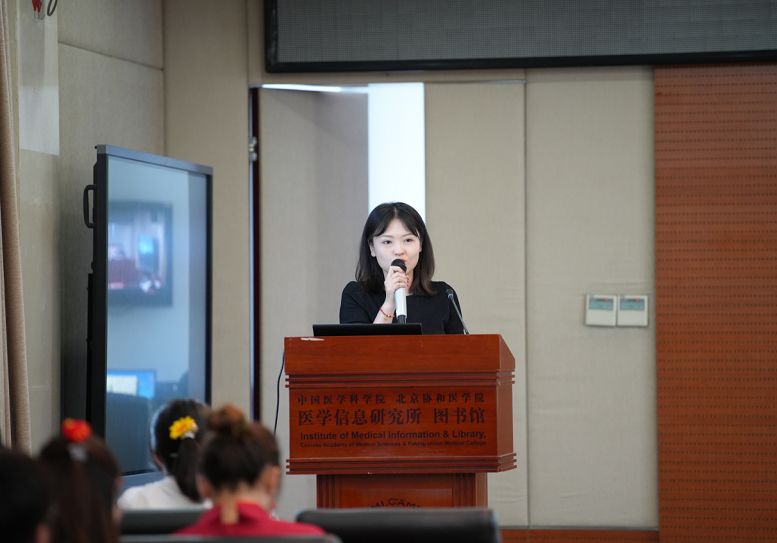 11毕业于中国音乐学院声乐系的专业评委张茜老师点评比赛.png